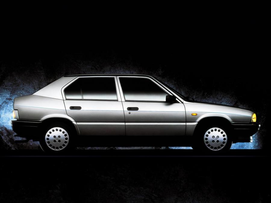  Alfa Romeo 33 Blue Line (905) 1989 года  (фото 3 из 4)
